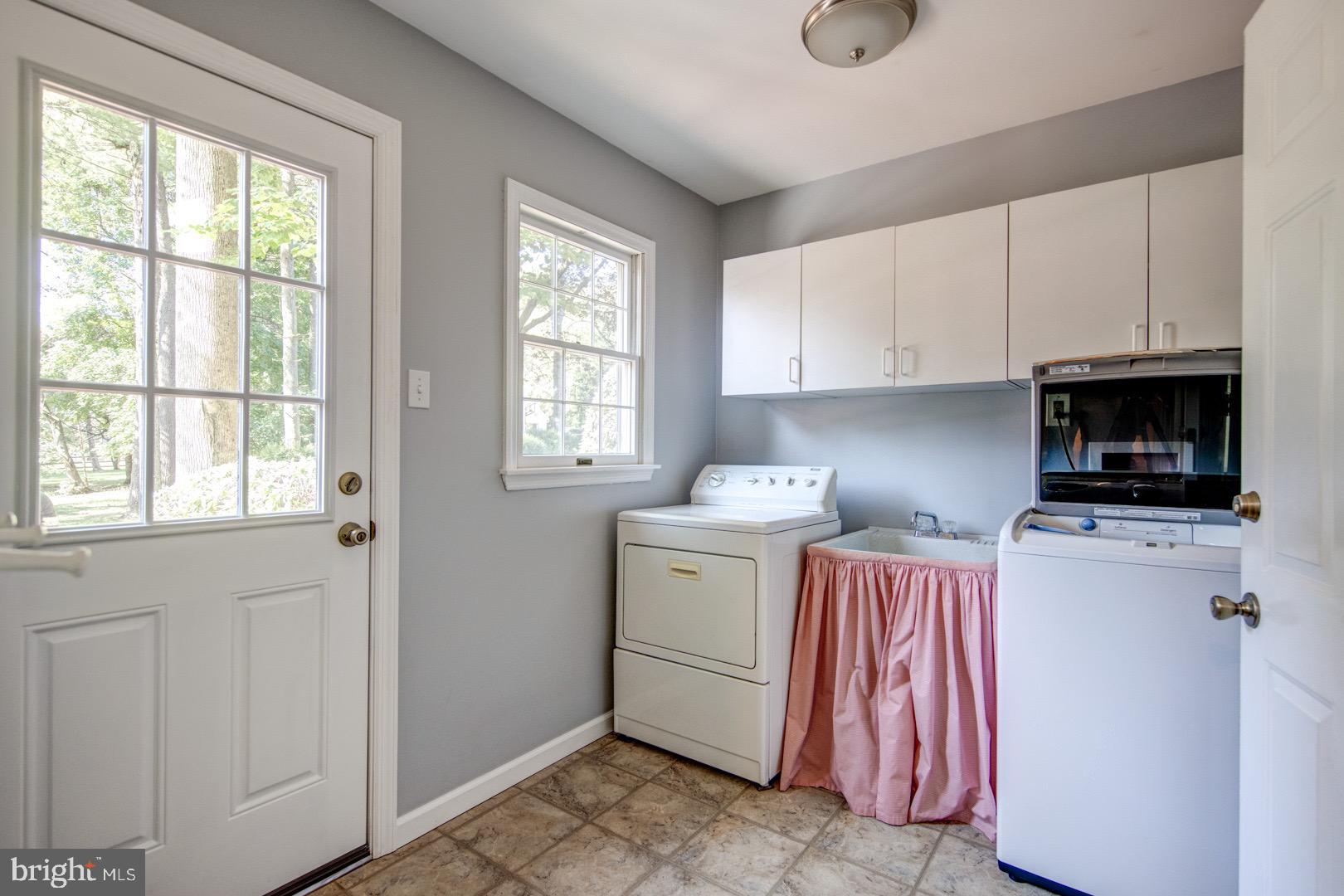 4 Willow Pond Road Malvern, PA 19355 - Photo 22 of 34 Laundry/Mudroom