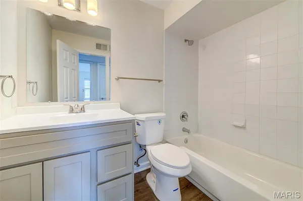 $189,900 | 1169 Rue La Ville Walk, Unit 1169, Creve Coeur, MO 63141