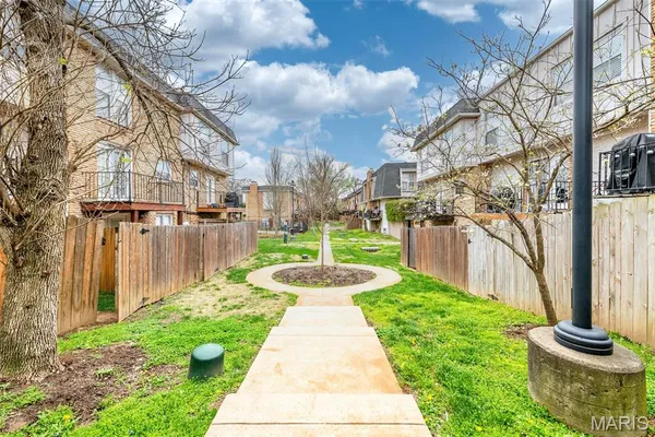 $189,900 | 1169 Rue La Ville Walk, Unit 1169, Creve Coeur, MO 63141