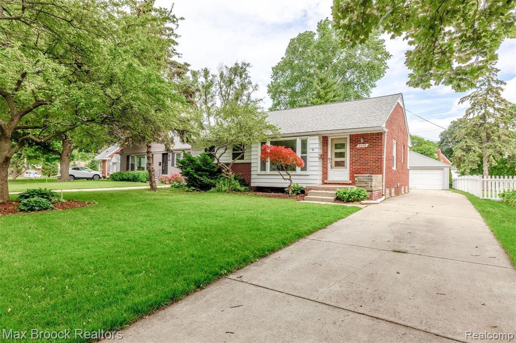 3648 Rockingham Road Royal Oak, MI 48073 - Photo 3 of 21
