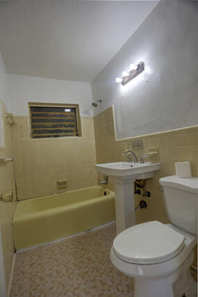 910 9th Street Lake Park, FL 33403 - Photo 13 of 34 Bathroom 1 wide 910 9th St