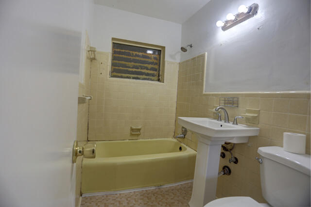 910 9th Street Lake Park, FL 33403 - Photo 30 of 34 Bath 1 910 9th St Lake Park