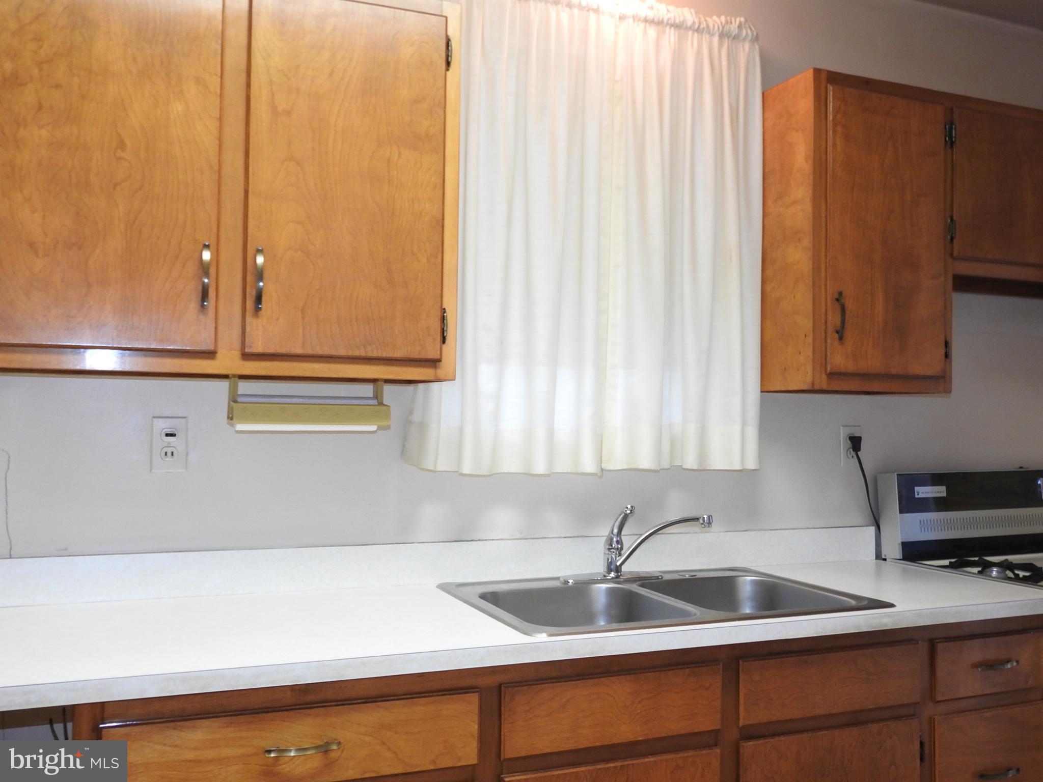 4205 Fordham Road Baltimore, MD 21229 - Photo 5 of 33
