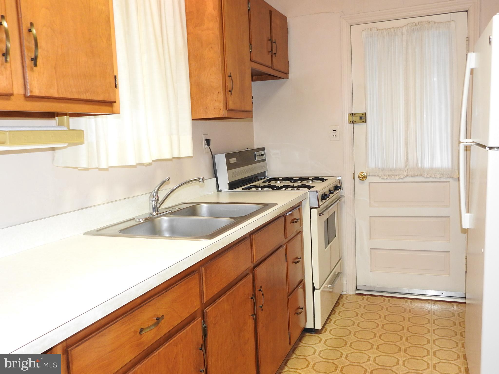 4205 Fordham Road Baltimore, MD 21229 - Photo 6 of 33