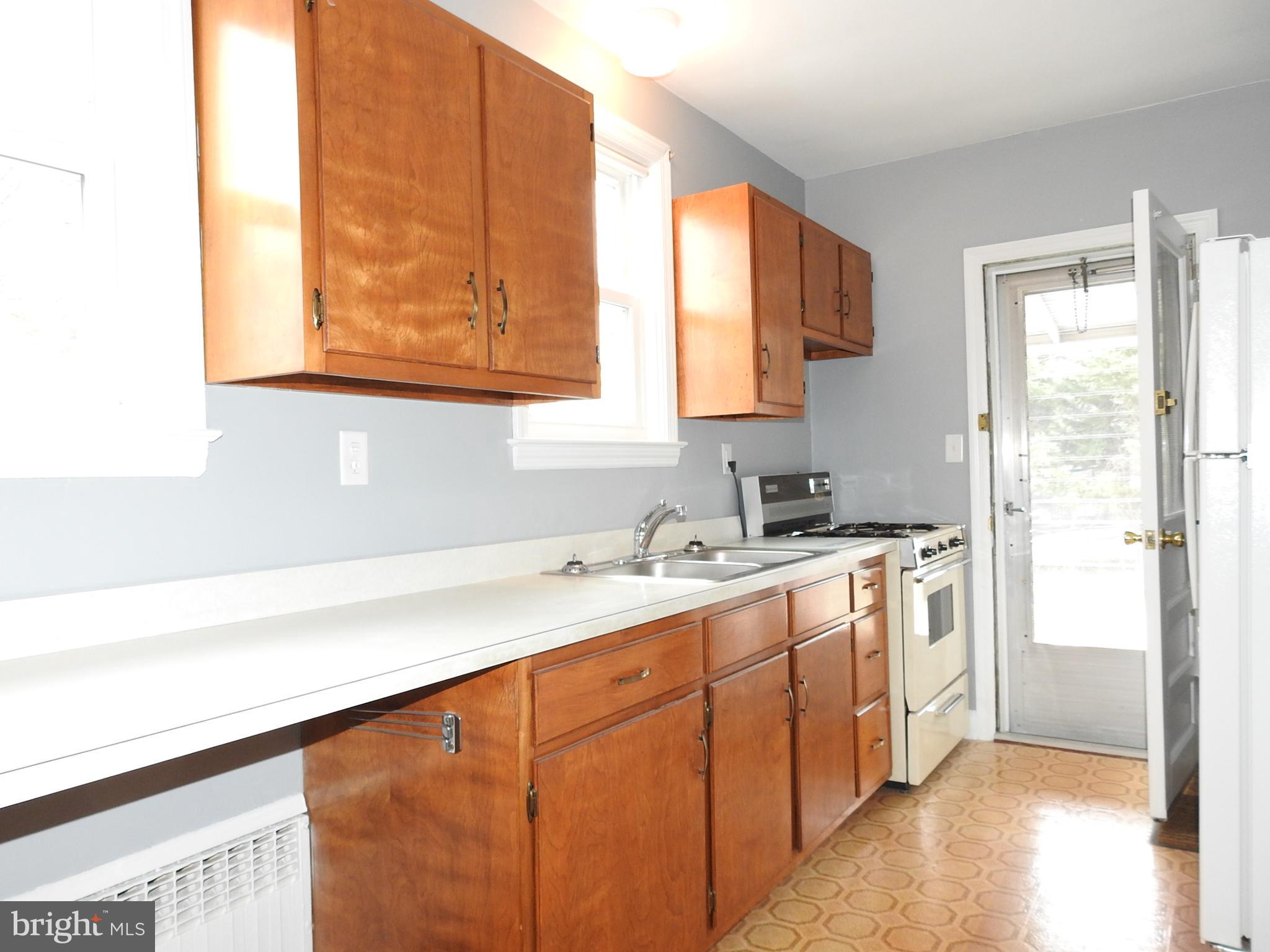 4205 Fordham Road Baltimore, MD 21229 - Photo 7 of 33