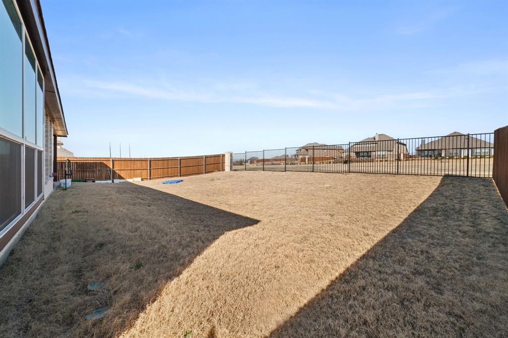 3841 Eagles Bluff Road Midlothian, TX 76065 - Photo 29 of 36 a view of a terrace with skyline