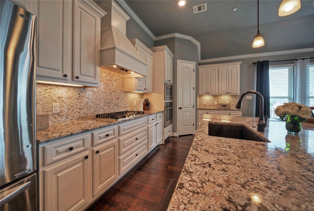 101 Maxwell Way Austin, TX 78738 - Photo 19 of 40 a kitchen with granite countertop a sink and cabinets