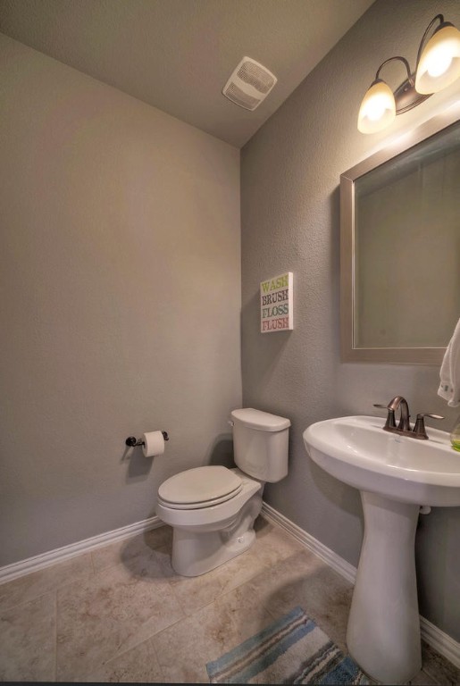 101 Maxwell Way Austin, TX 78738 - Photo 30 of 40 a bathroom with a sink toilet and a mirror