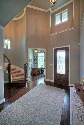 a view of livingroom with furniture and windows