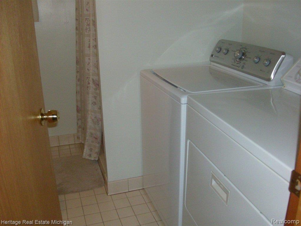 6348 Oak Grove Road Howell, MI 48855 - Photo 22 of 24 #2 bathroom w/ Washer & Dryer