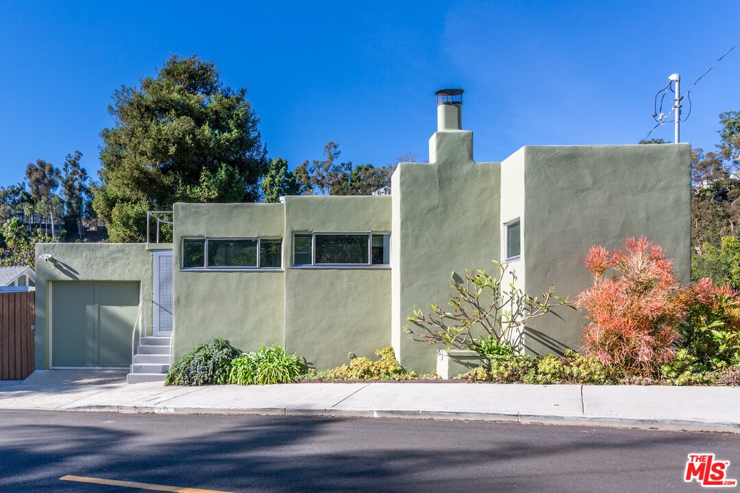 491 Mesa Road Santa Monica, CA 90402 - Photo 2 of 24 a front view of a house with a yard