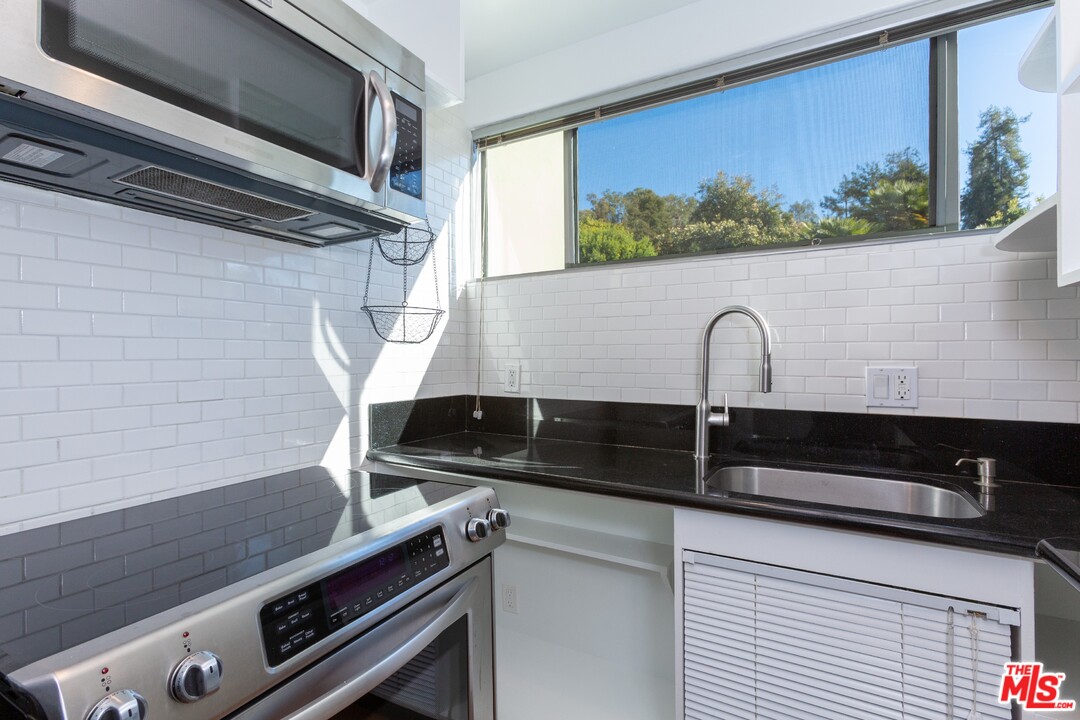491 Mesa Road Santa Monica, CA 90402 - Photo 11 of 24