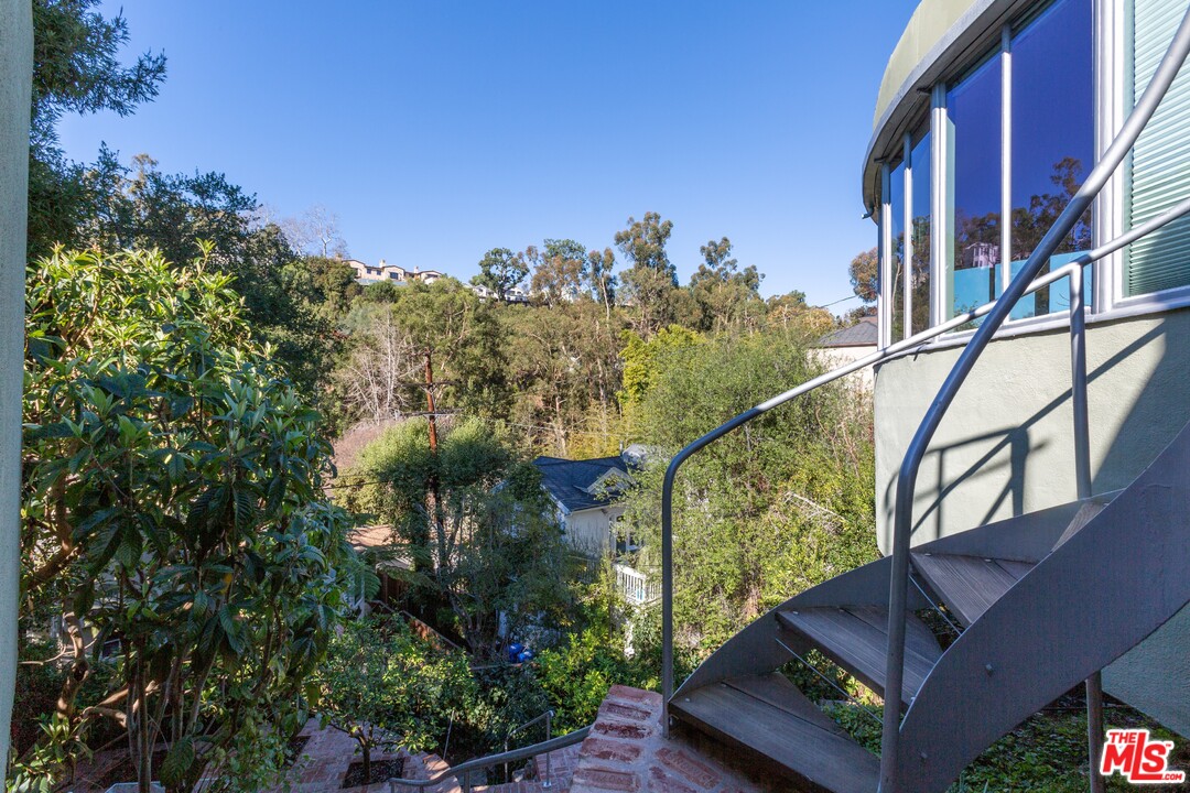 491 Mesa Road Santa Monica, CA 90402 - Photo 20 of 24 a view of a house with a street from a balcony