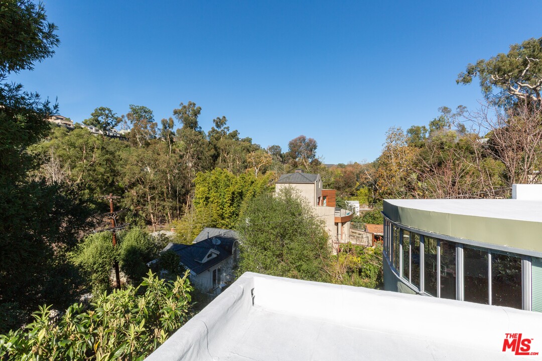 491 Mesa Road Santa Monica, CA 90402 - Photo 22 of 24 a view of a balcony with an outdoor space