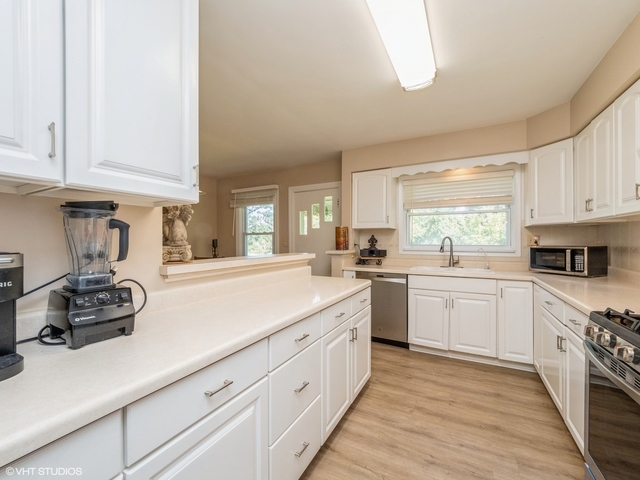 9702 Wolf Road Fox River Grove, IL 60021 - Photo 7 of 39 Gallery Image 7