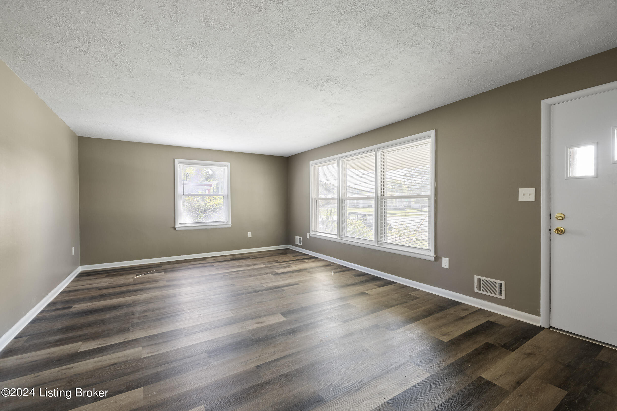 11504 Deering Road Louisville, KY 40272 - Photo 5 of 38 LREP3334