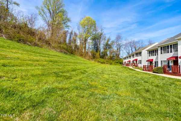 $174,900 | 671 Beaverview Drive, Unit 671, Bristol, VA 24201