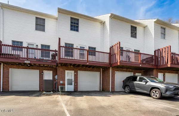 $174,900 | 671 Beaverview Drive, Unit 671, Bristol, VA 24201