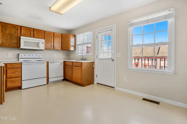 $174,900 | 671 Beaverview Drive, Unit 671, Bristol, VA 24201