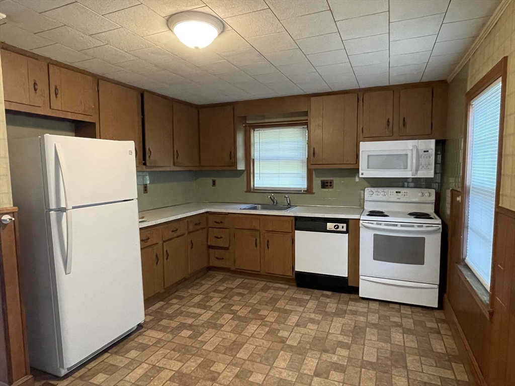 97 Baker Street Boston, MA 02132 - Photo 3 of 32 Gallery Image 3
