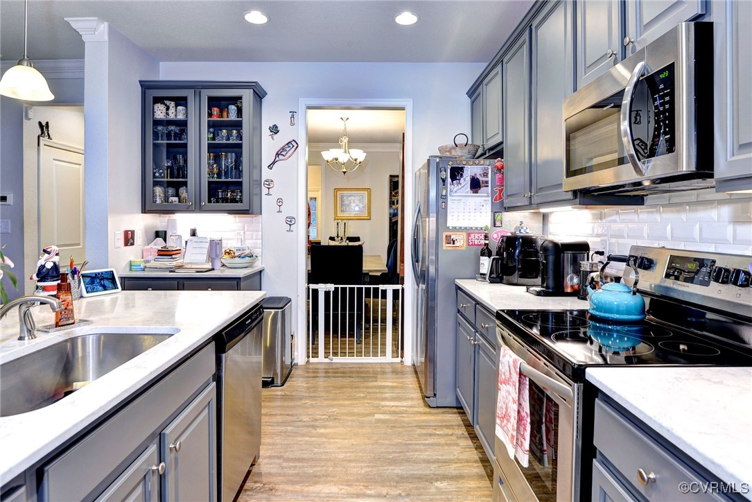 325 Martin Farm Road Yorktown, VA 23692 - Photo 17 of 50 Kitchen featuring an inviting chandelier, applianc