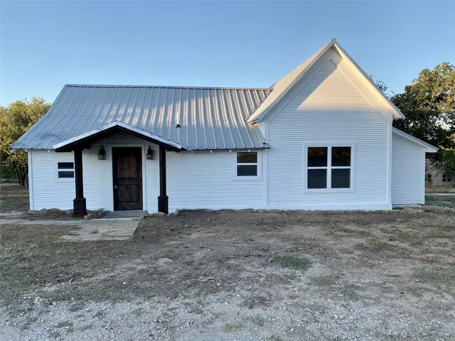$1,400 | 305 Hall Street, Richland Springs, TX 76871