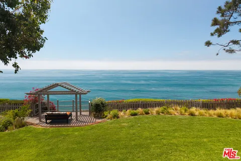 $28,500,000 | 28980 Cliffside Drive, Malibu, CA 90265