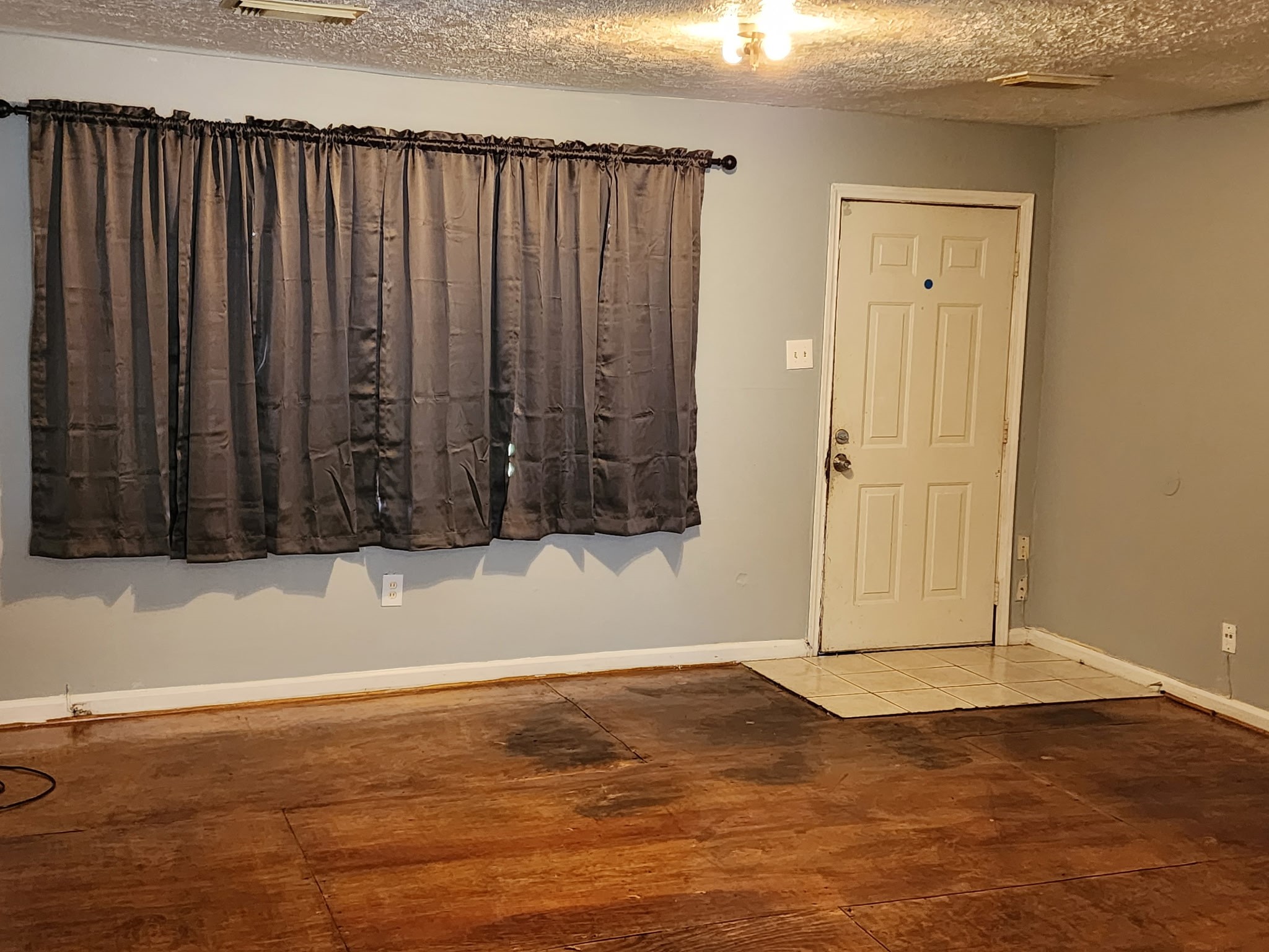 4114 Mallow Street Houston, TX 77051 - Photo 2 of 8 Living room