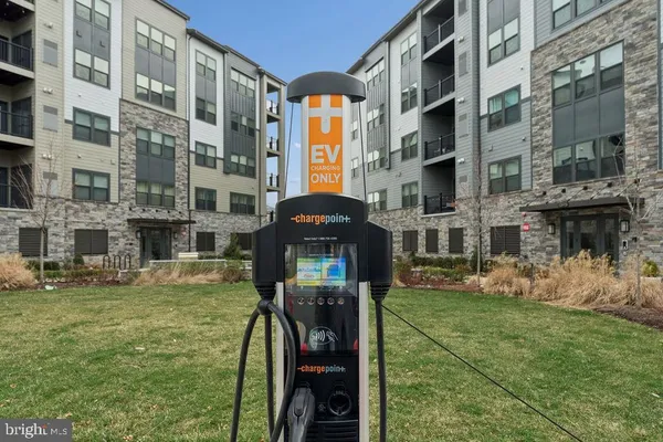 $2,950 | 12850 Mosaic Park Way, Unit 2W, Herndon, VA 20171