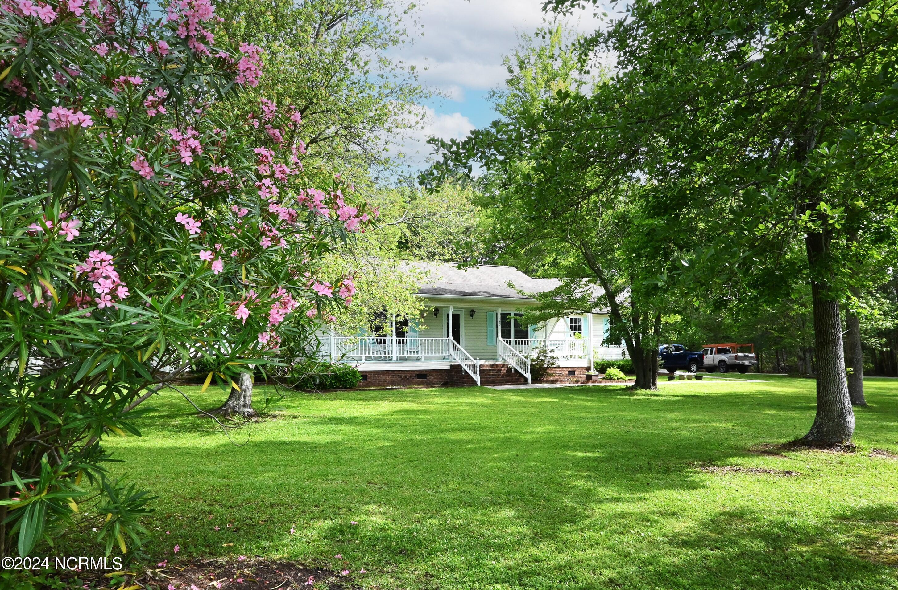343 Straits Road Beaufort, NC 28516 - Photo 2 of 27 FrontView2