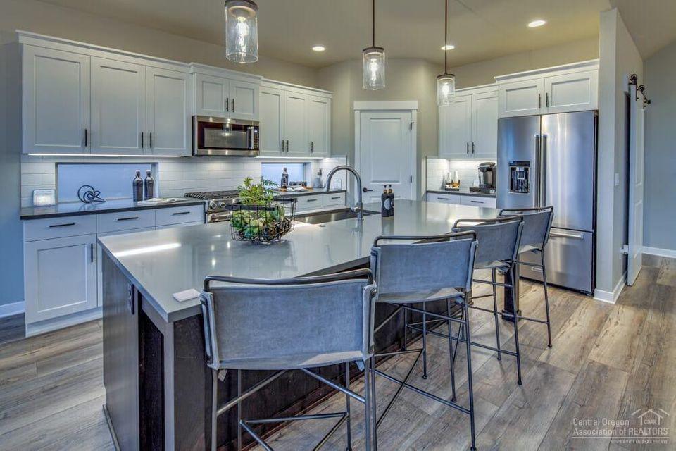 3063 Northwest Hidden Rdg Drive Bend, OR 97703 - Photo 6 of 20 Photos are of similar home