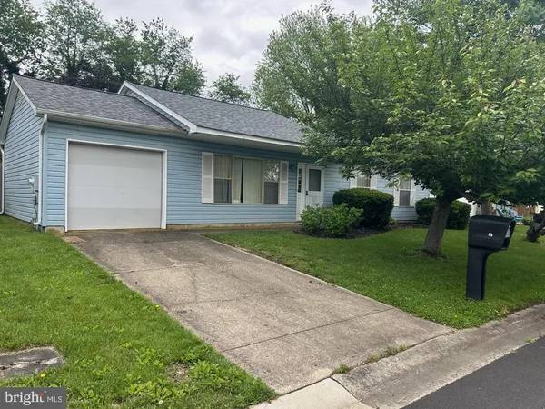 $2,300 | 13 Honeysuckle Drive, Newark, DE 19702