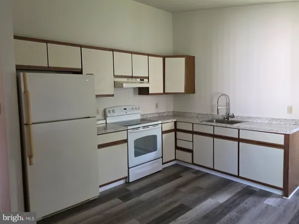 $2,300 | 13 Honeysuckle Drive, Newark, DE 19702