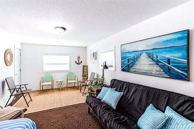 $1,800 | 2358 2nd Court Southeast, Vero Beach, FL 32962