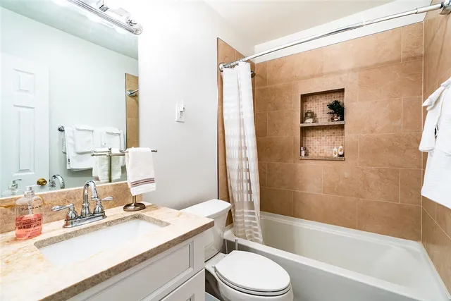 $1,800 | 2358 2nd Court Southeast, Vero Beach, FL 32962