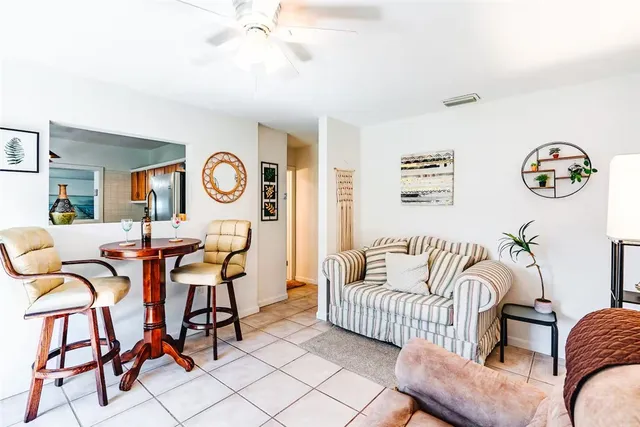 $1,800 | 2358 2nd Court Southeast, Vero Beach, FL 32962