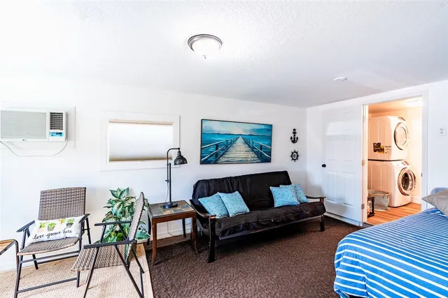 $1,800 | 2358 2nd Court Southeast, Vero Beach, FL 32962