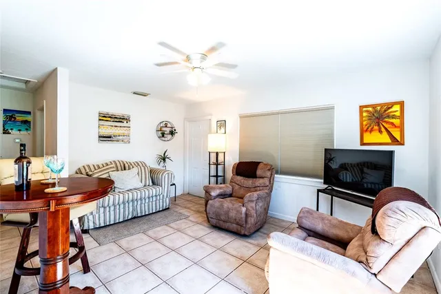 $1,800 | 2358 2nd Court Southeast, Vero Beach, FL 32962