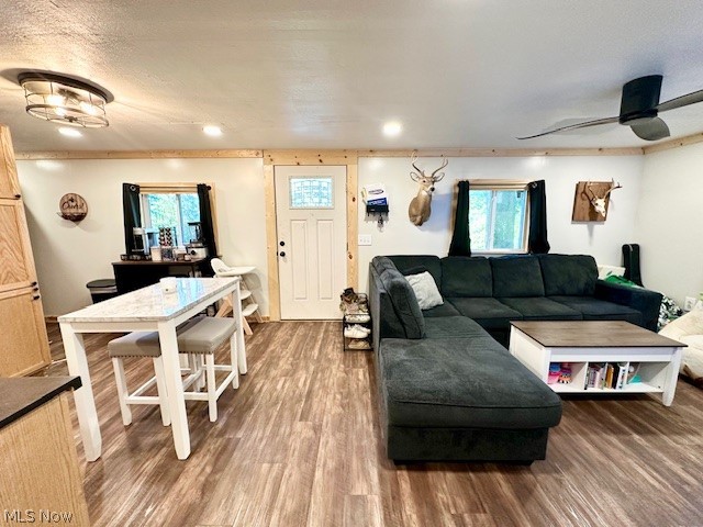44 Moores Road New Cumberland, WV 26047 - Photo 6 of 27 Living room