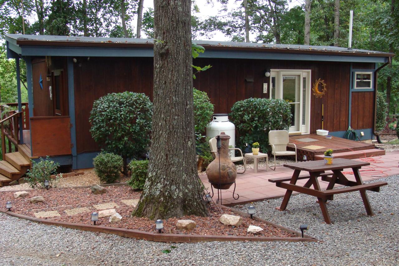 1181 Chestnut Fork Road Bedford, VA 24523 - Photo 2 of 22 Right side