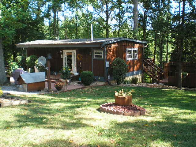 1181 Chestnut Fork Road Bedford, VA 24523 - Photo 3 of 22 Right side/Back view