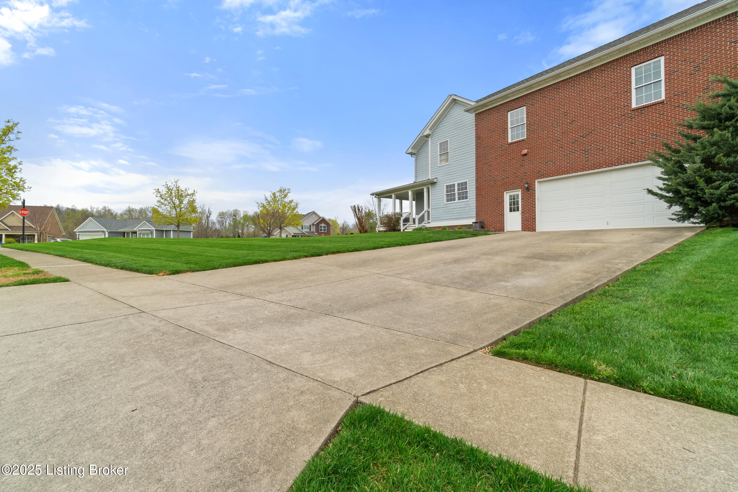 6601 Hypoint Ridge Road Crestwood, KY 40014 - Photo 53 of 65 Driveway