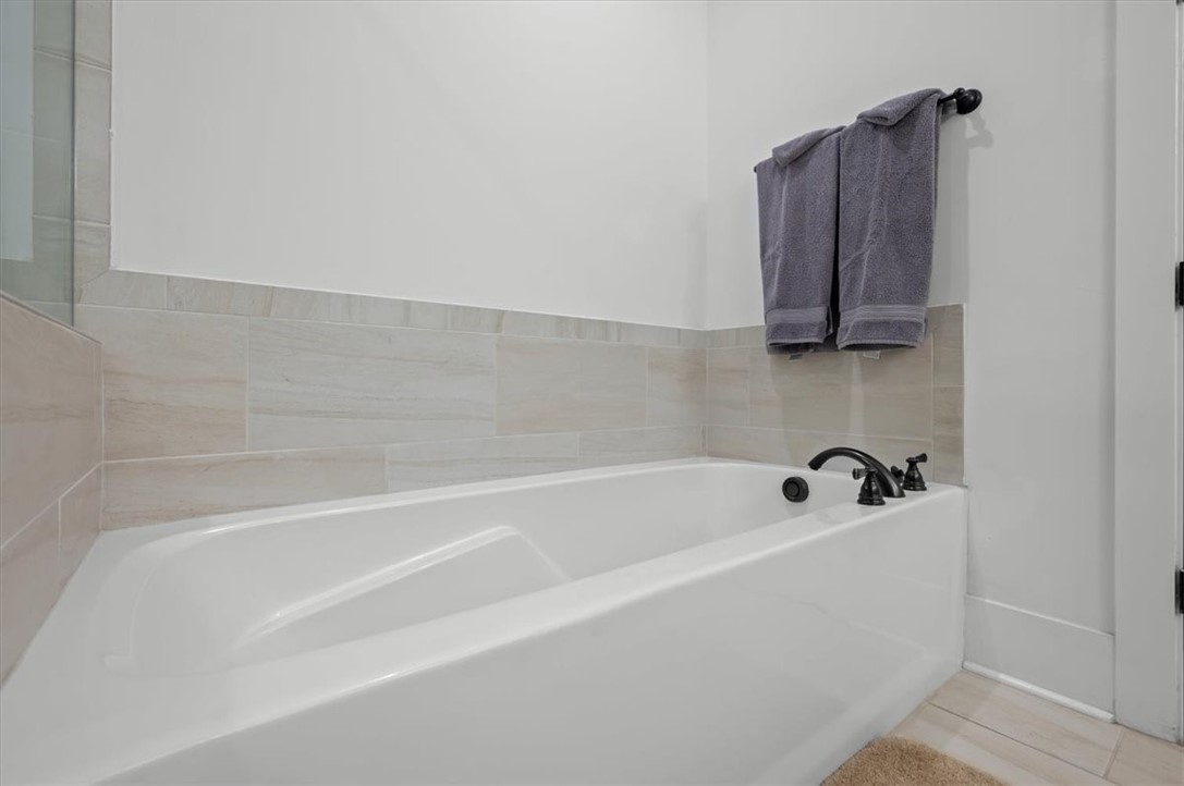 13 Harbor Road Jekyll Island, GA 31527 - Photo 27 of 43 Primary bath