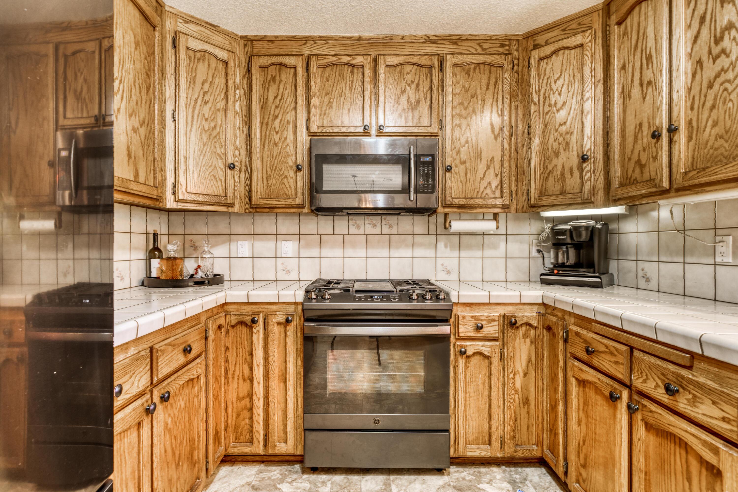 9851 Forgotten Trail Redding, CA 96003 - Photo 13 of 35 Kitchen