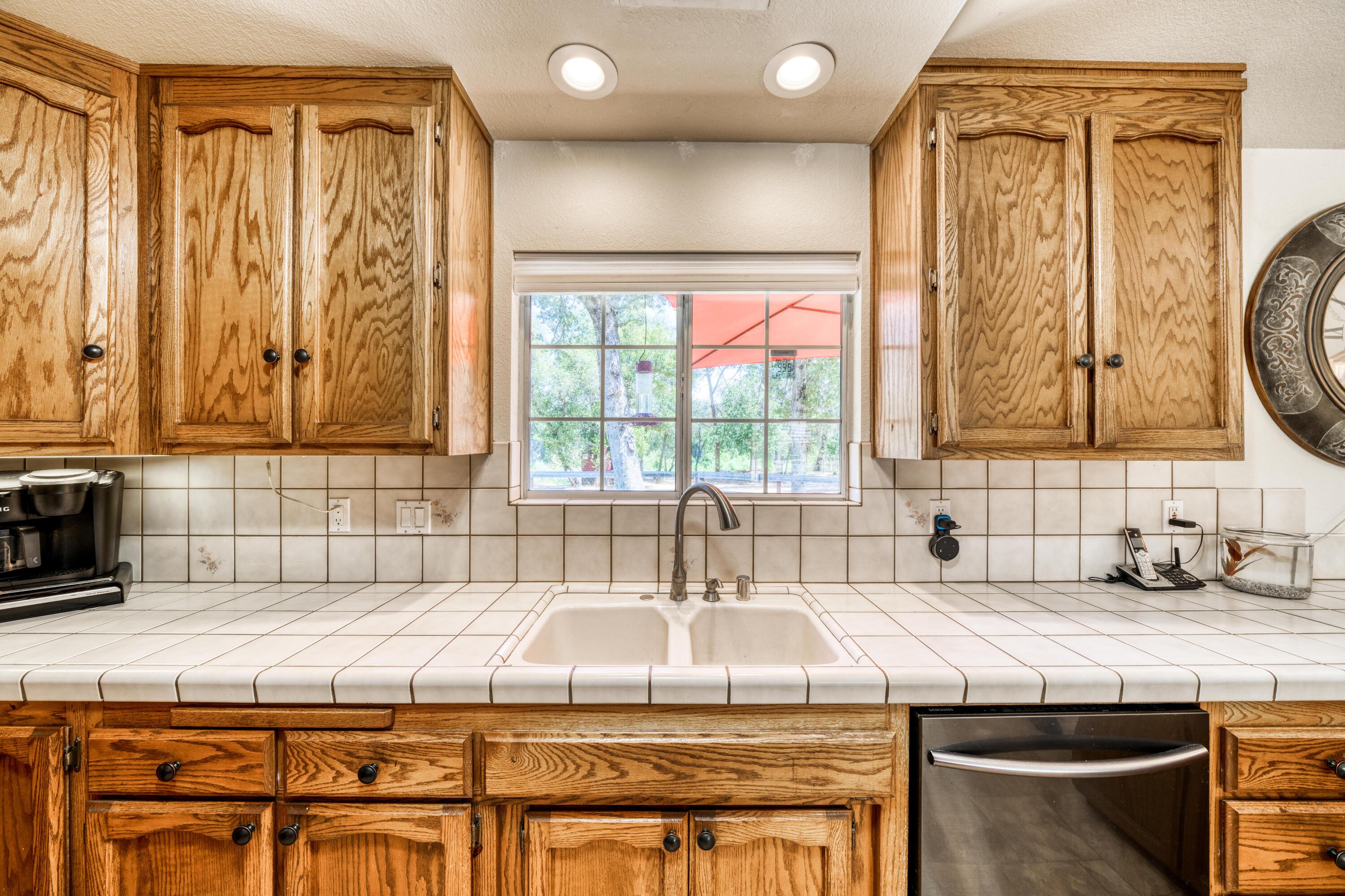 9851 Forgotten Trail Redding, CA 96003 - Photo 14 of 35 Kitchen