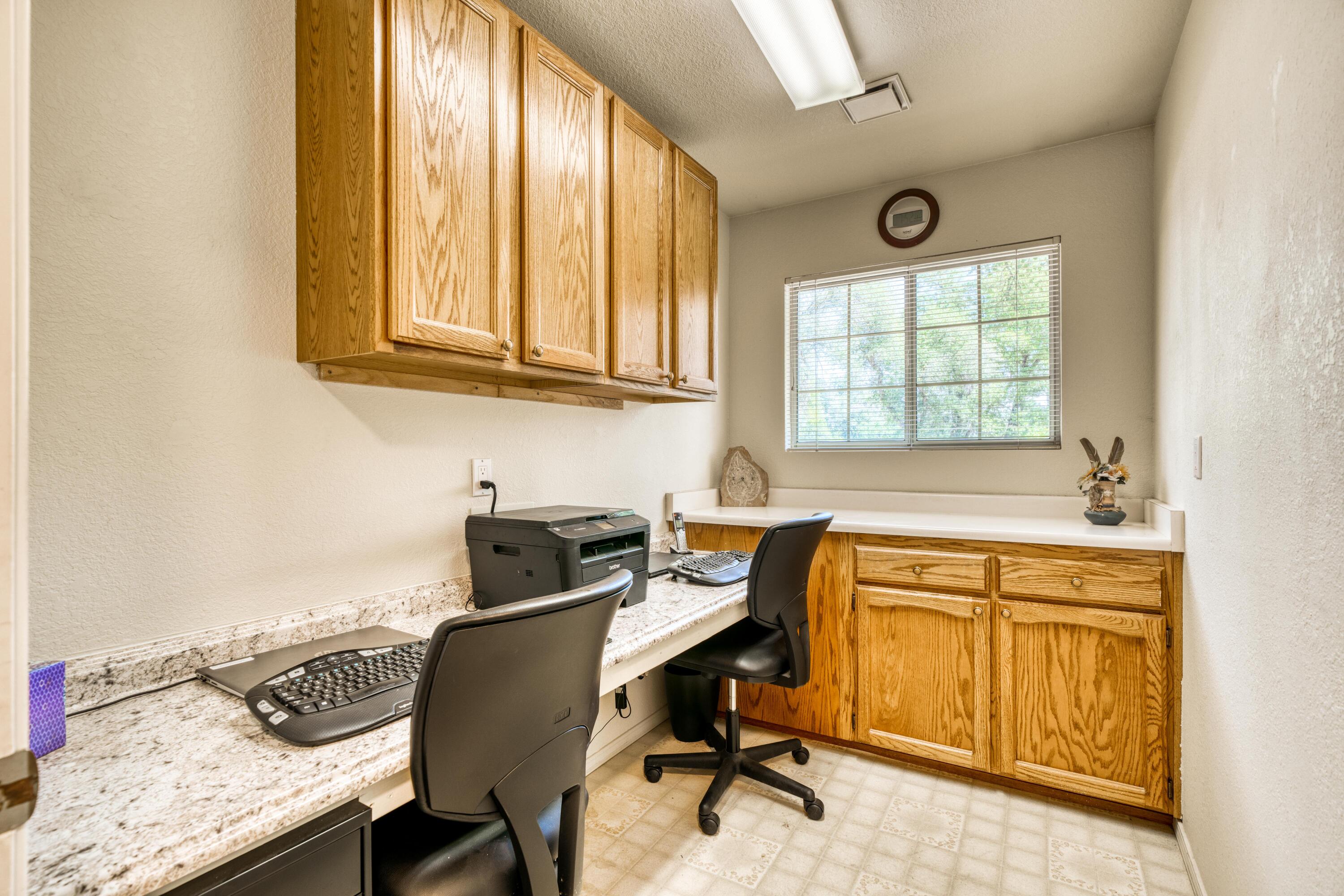 9851 Forgotten Trail Redding, CA 96003 - Photo 22 of 35 Laundry Room