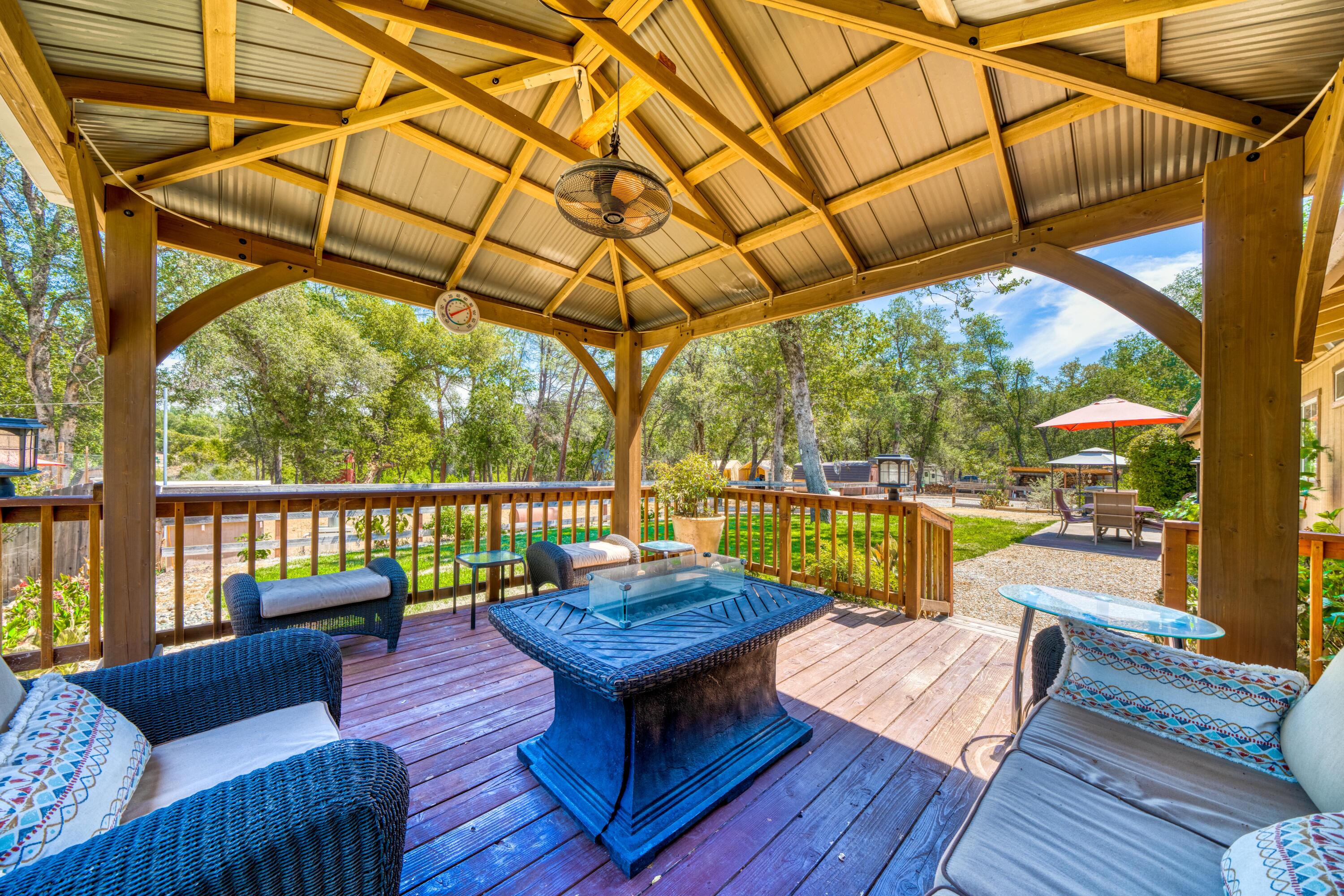 9851 Forgotten Trail Redding, CA 96003 - Photo 25 of 35 Covered Deck