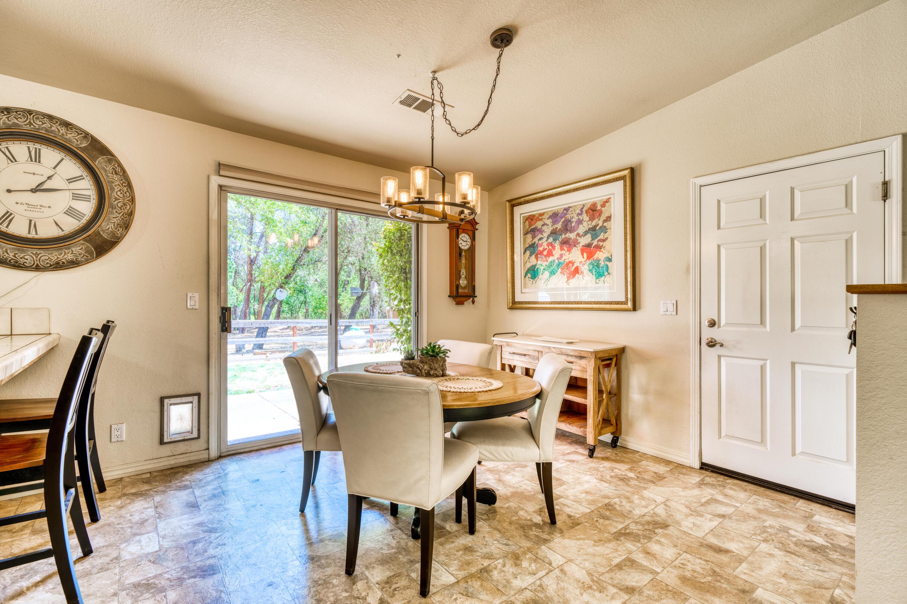 9851 Forgotten Trail Redding, CA 96003 - Photo 10 of 35 Dining