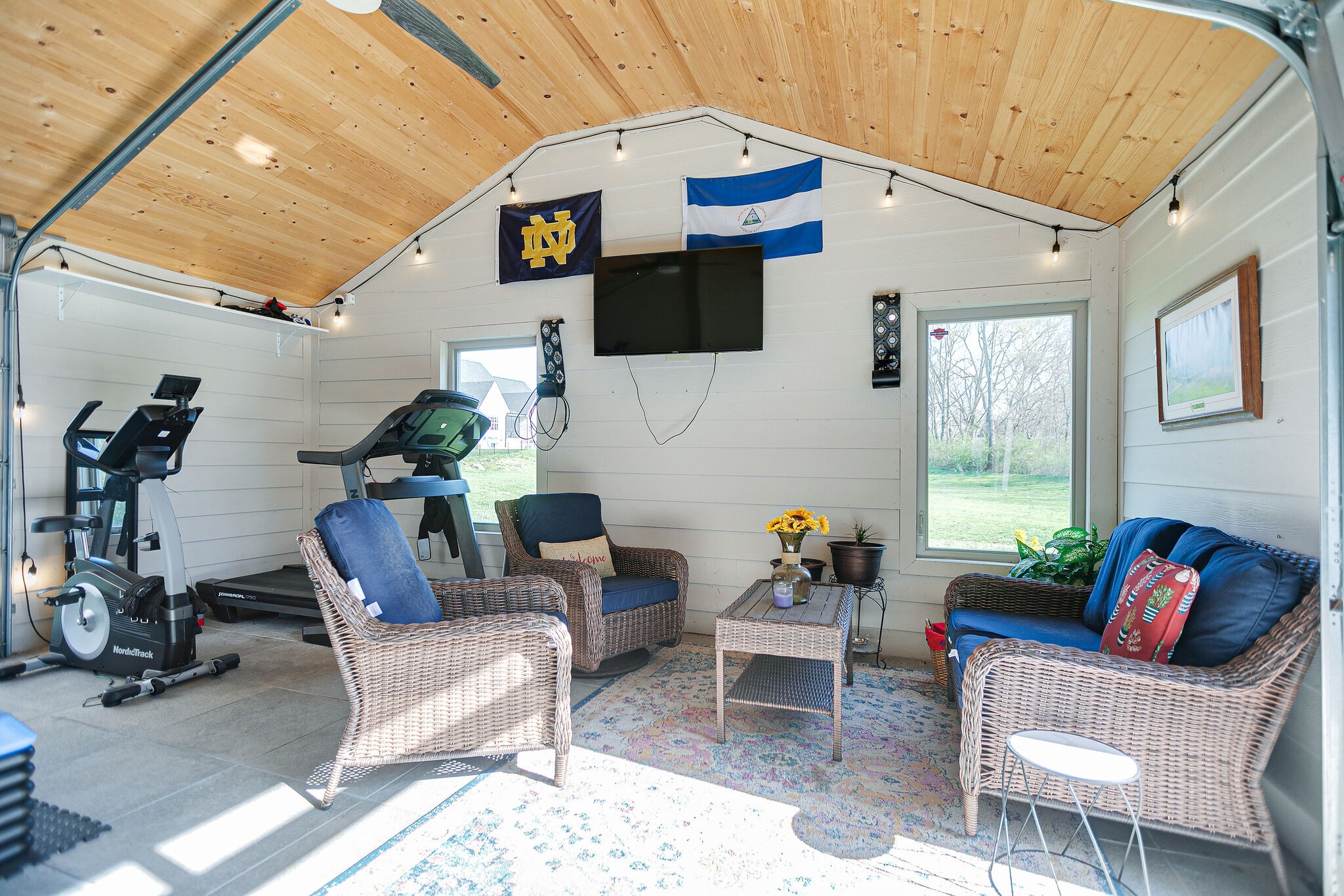 966 Carnation Drive Spring Hill, TN 37174 - Photo 27 of 31 a living room with furniture