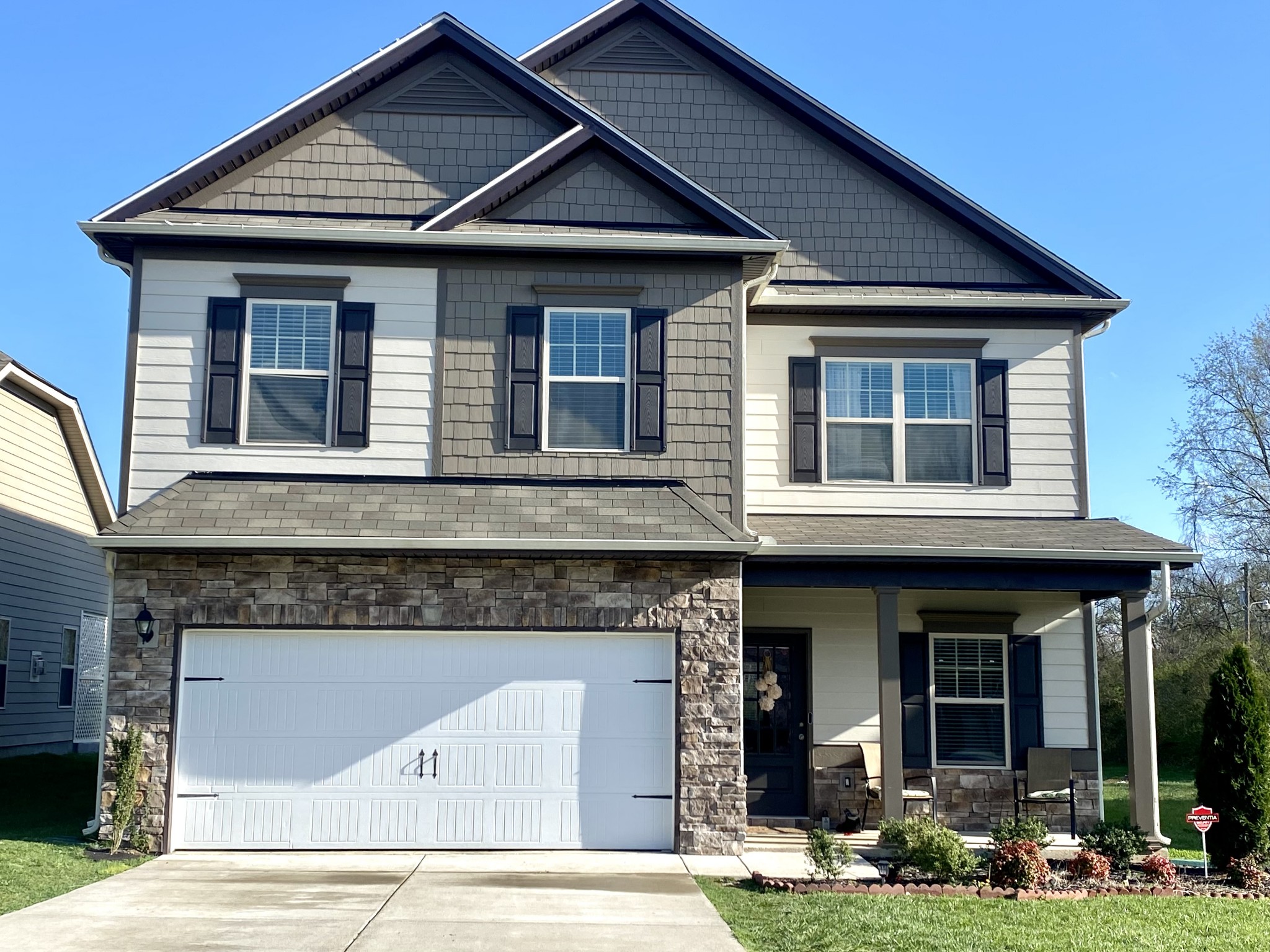 966 Carnation Drive Spring Hill, TN 37174 - Photo 4 of 31 a front view of a house with garden